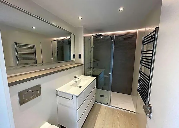Marina Club Luxury Apartment