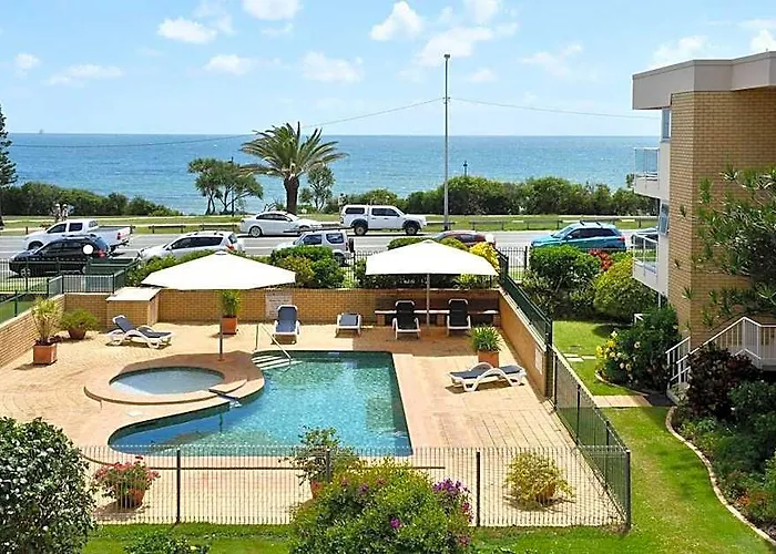 2 Bedroom Top Floor Unit - Ocean Views And Pool