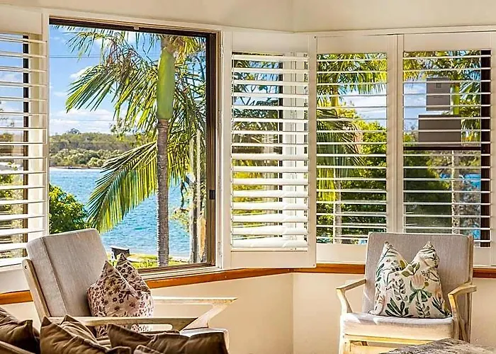 Belle Vue ~ Noosa Riverfront Location & Blue Views