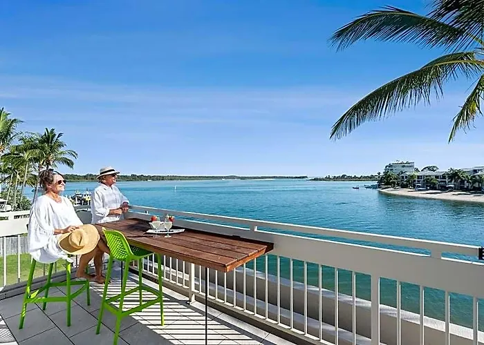 Bella Vista ~ Views, Walk Onto Sand & Roof Bar