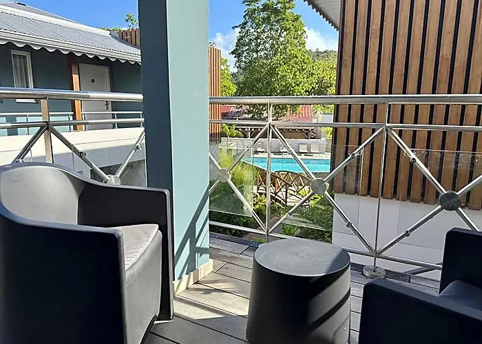 Courbaril Hotel