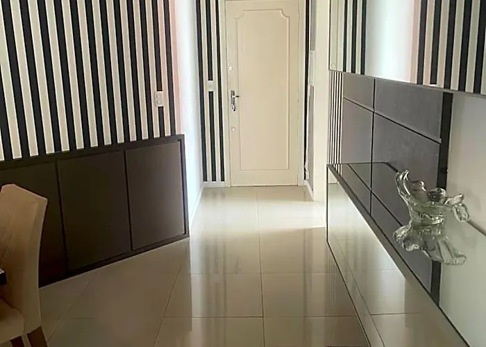 Ap De Fundos Em Condominio Beira Mar Com Garagem, Wifi E Tv A Cabo