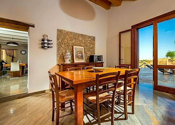Villa In Sicily Near Guidaloca Bay