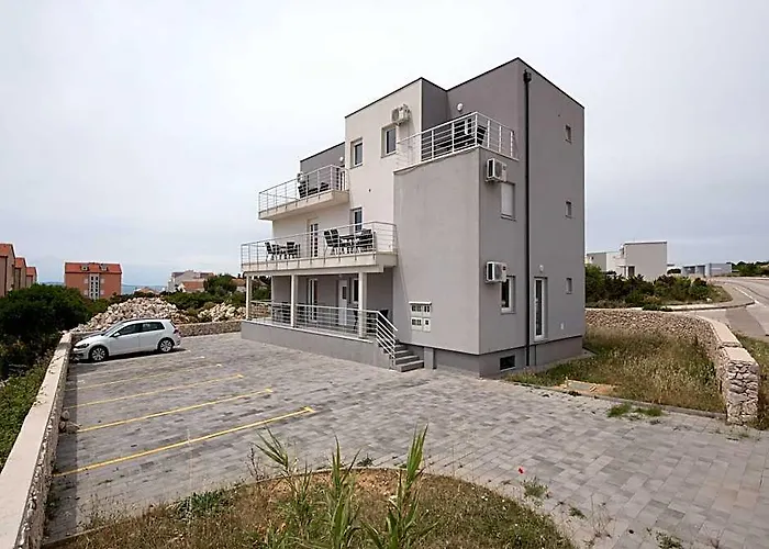 Apartment On Pag Near Seabeach And Town Center