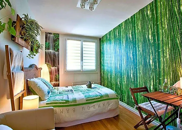 ! A Decouvrir ! Naturalbnb - Chambres D'Hotes Climatisees Au Calme - Top Confort Et Reposant - Parking Gratuit Securise - Garage Velos Et Motos - Offert Copieux Petit Dejeuner Fait Maison Sucre-Sale, Local Et Bio - Accueil Et Convivialite Garantis !