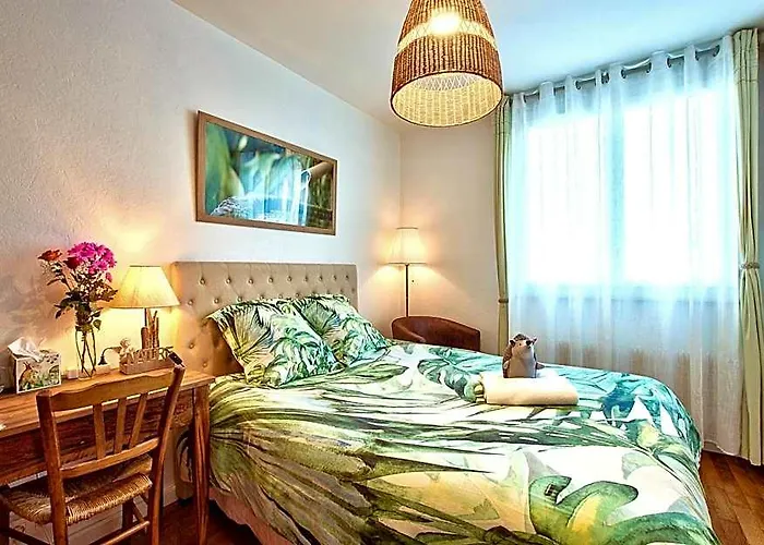 ! A Decouvrir ! Naturalbnb - Chambres D'Hotes Climatisees Au Calme - Top Confort Et Reposant - Parking Gratuit Securise - Garage Velos Et Motos - Offert Copieux Petit Dejeuner Fait Maison Sucre-Sale, Local Et Bio - Accueil Et Convivialite Garantis !