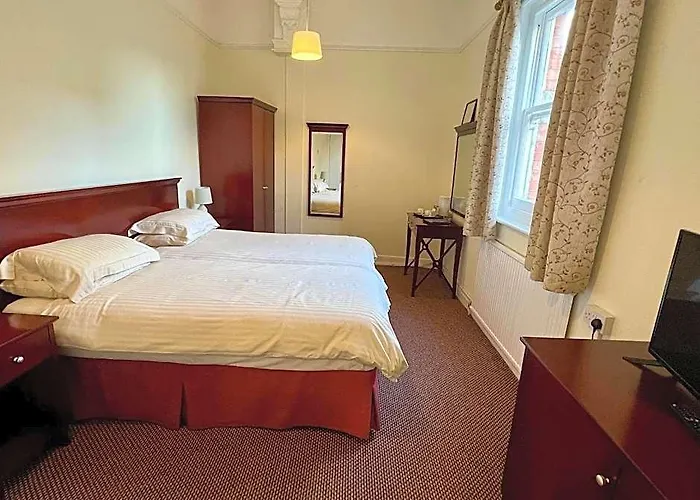 Calverts Hotel - Newport, Isle Of Wight - Return Car Ferry From 79 Pounds