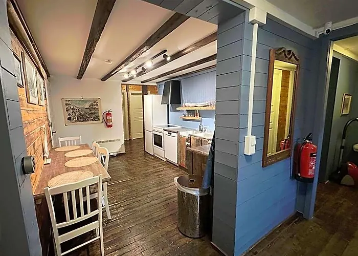 Astra Whale - Waterfront Boutique Hostel In Lofoten