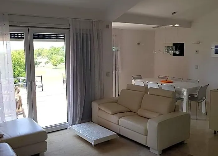 Apartments Fontana Zambratija