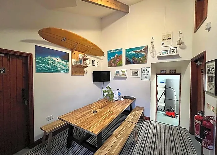 Lands End Hostel And B&B