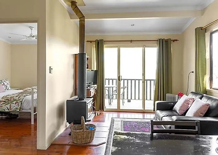 Montville Country Cabins