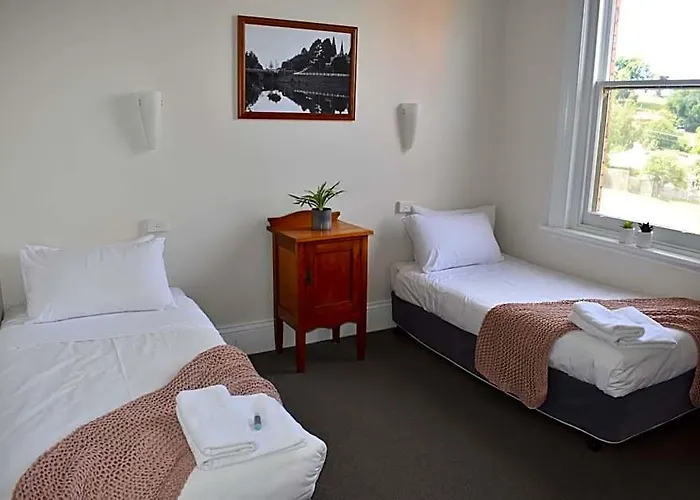 Deloraine Hotel