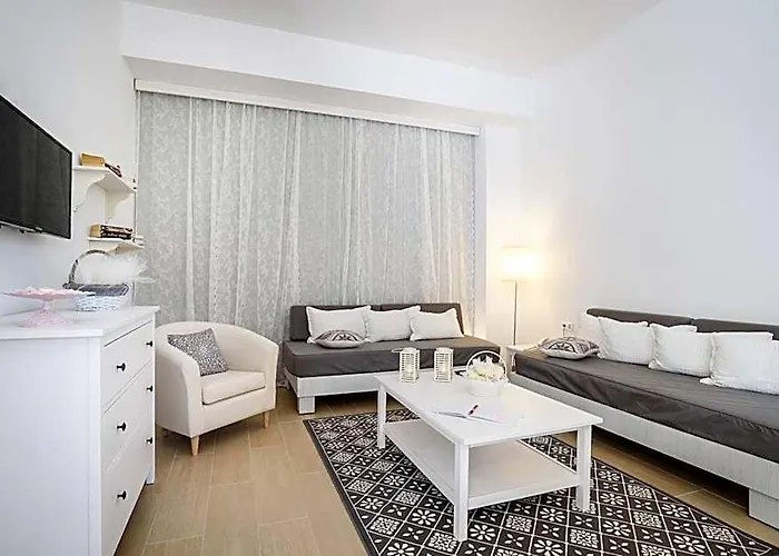Matina Pefkos Aparthotel