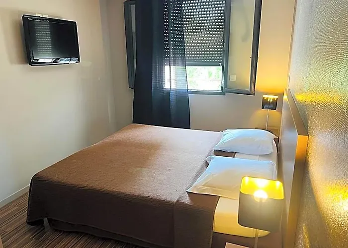L'Hotel De La Bourse A Bagnols-Sur-Ceze