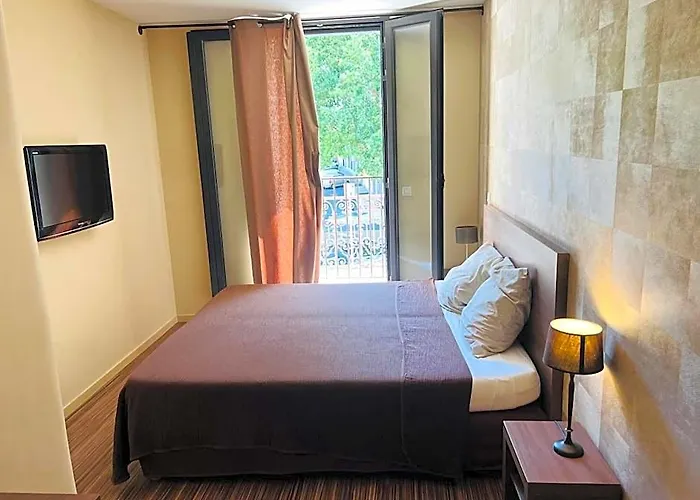 L'Hotel De La Bourse A Bagnols-Sur-Ceze