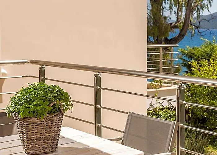 Meliti Waterfront Suites