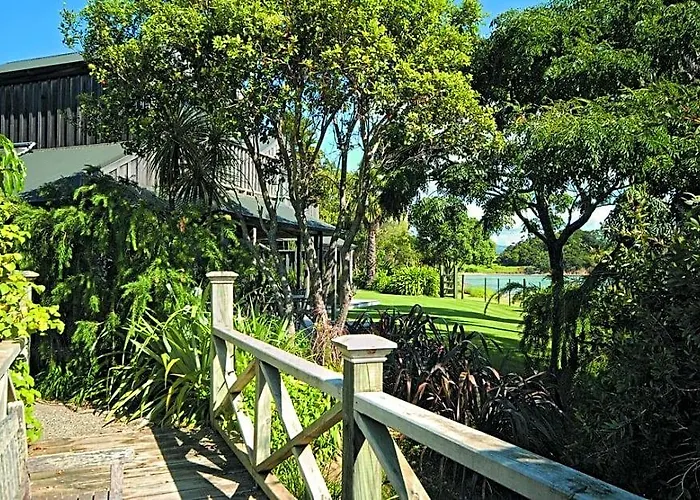 Pawhaoa Bay Lodge