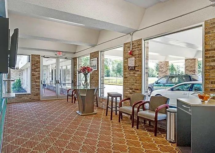 Oyo Hotel Mona Lake Muskegon