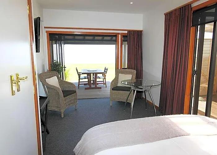 Te Puru Beach Lodge