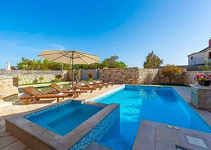 Villa Kirsten With Heated Pool, Jacuzzi And Sauna - By Ta Leut Agency