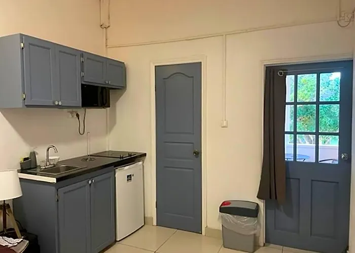 Over The Hill Guesthouse And Residence