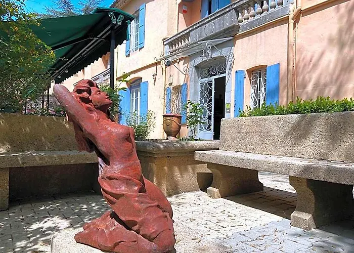 Logis Hotel Le Domaine De La Regaliere