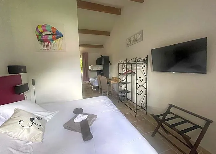 Logis Hotel Le Domaine De La Regaliere