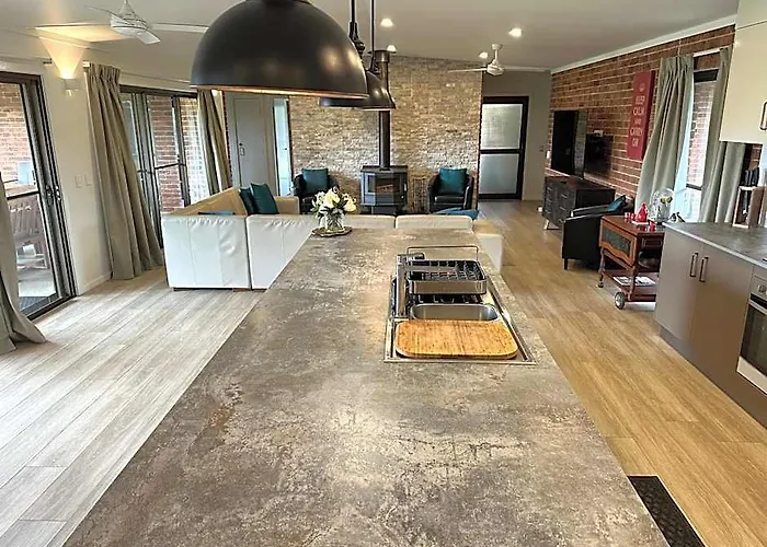 Woolshed Hill Estate