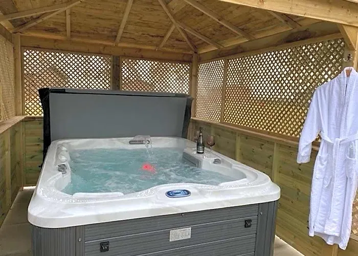 Hollicarrs - Bluebell Lodge
