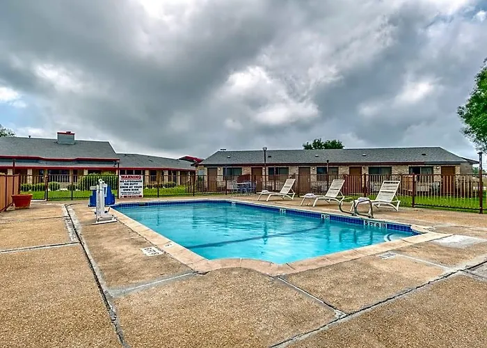 Americas Best Value Inn Lockhart