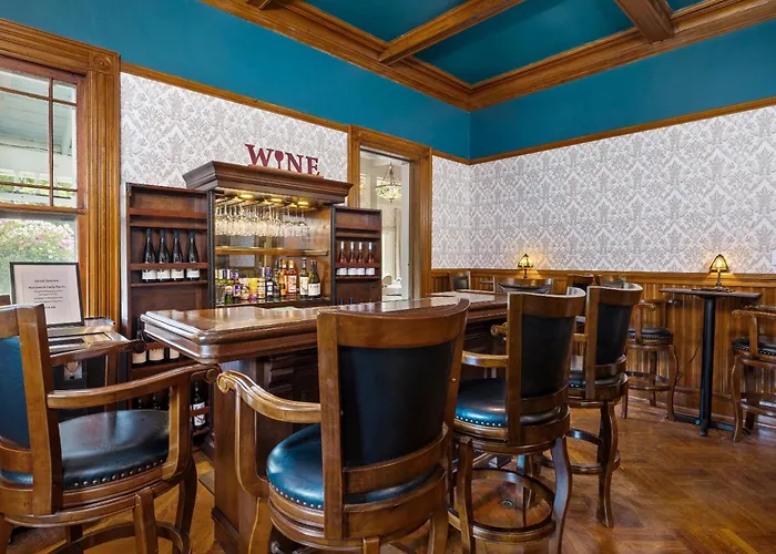 Rockwell Falls Inn And Wine Bar