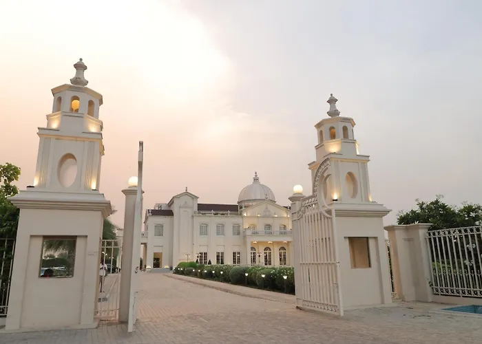 Rajwada Hotel And Resort