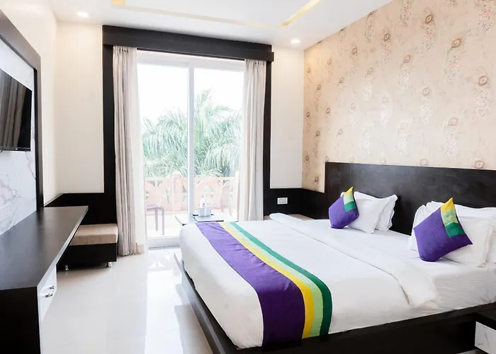 Treebo Premium Royal Amar With Mountain View And Swimming Pool