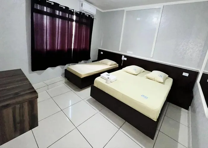 Hotel Divisa poá
