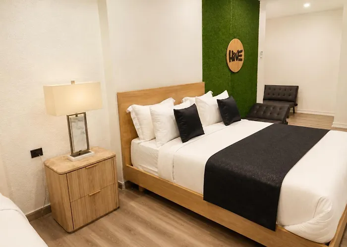 The Hive Boutique Hotel Pool Suite 108
