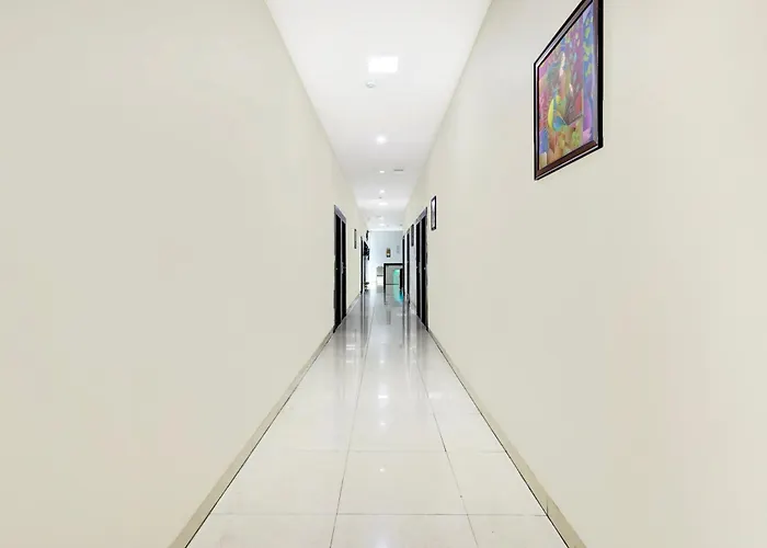 Oyo Collection O Dabagardens Near Rk Beach
