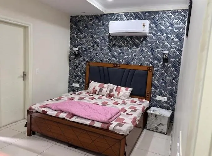 Laxna Guest House