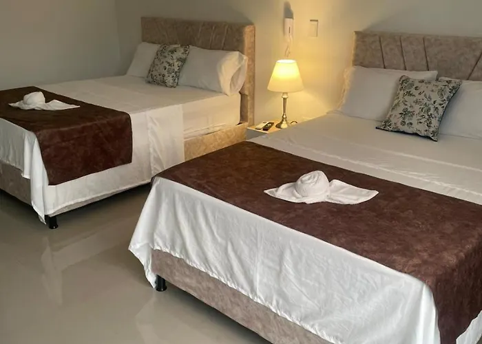 Hotel Saman Del Llano