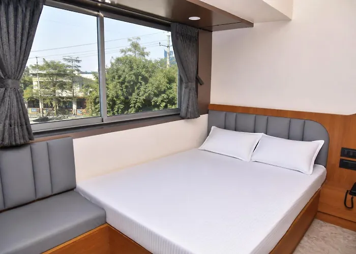 Narayan Executive Aurangpura Gulmandi