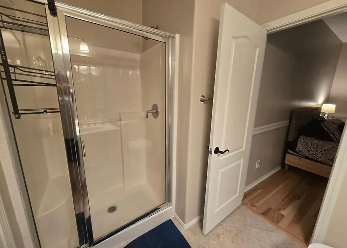 Monthly Stay Furnished Room With Swimming Pool, Easy Parking In Peaceful Temecula Home