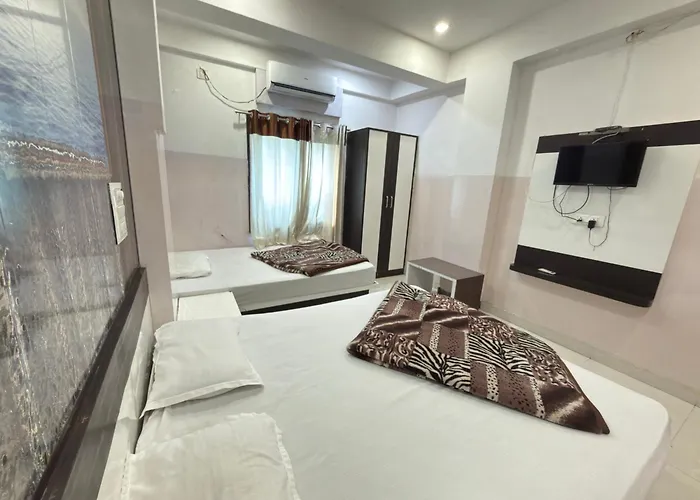 Hotel Kajal 966O9O1Oo6 Just 150Mtr From Shreenathji Temple By Sk