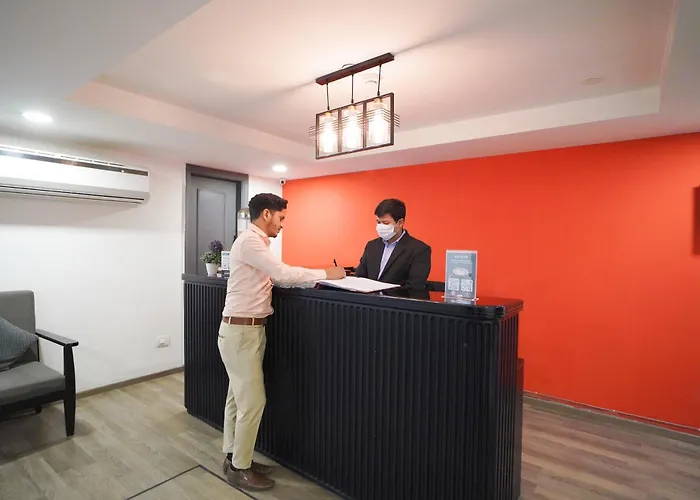 Saltstayz Express - Golf Course Road & Dlf Phase-1
