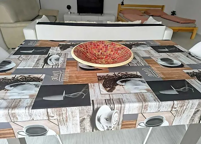 Martin City Stay - Elegant Apartment With Private Parking
