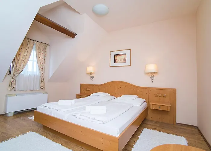 Gastland M1 Hotel & Conference Center