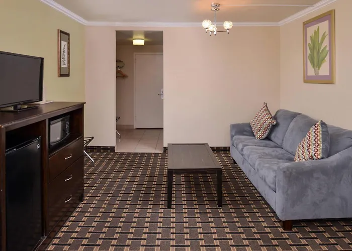 Quality Inn & Suites Montebello - Los Angeles