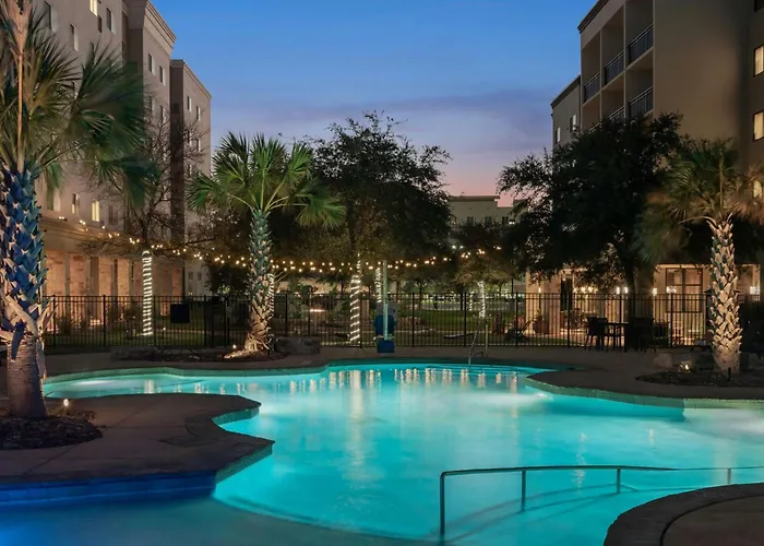Courtyard By Marriott San Antonio Six Flags At The Rim
