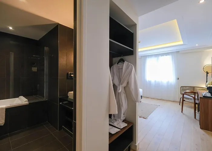 Zenitude Hotel la Valadière, an Ascend Collection Hotel