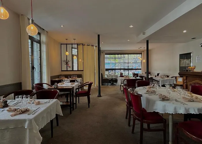 HÔTEL DES 3 MARCHES- Logis Hôtel Restaurant