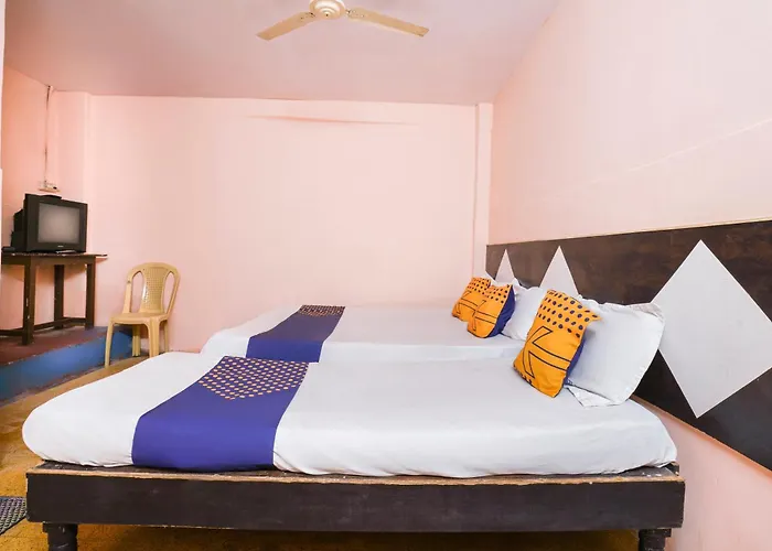 Spot On 65100 Delhi Lodge