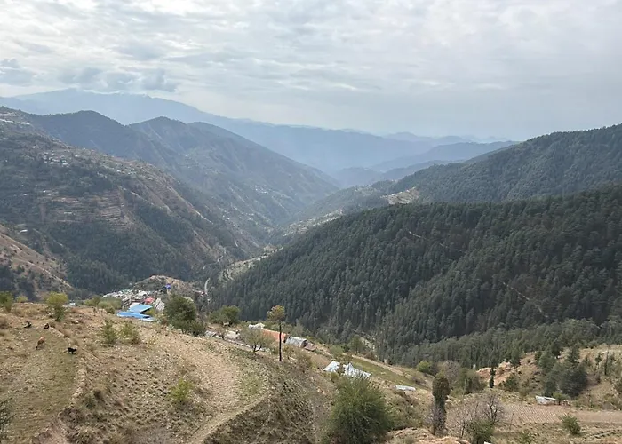 Aurelion - A Valley View Hotel Facing Towards Snow Capped Mountains